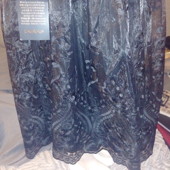 NWT Beautiful full bodied lace skirt lined - Picture 6 of 8